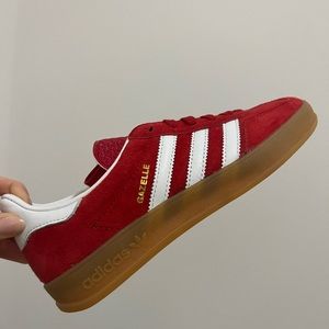 Adidas gazelle red/Scarlet cloud white mens 4.5